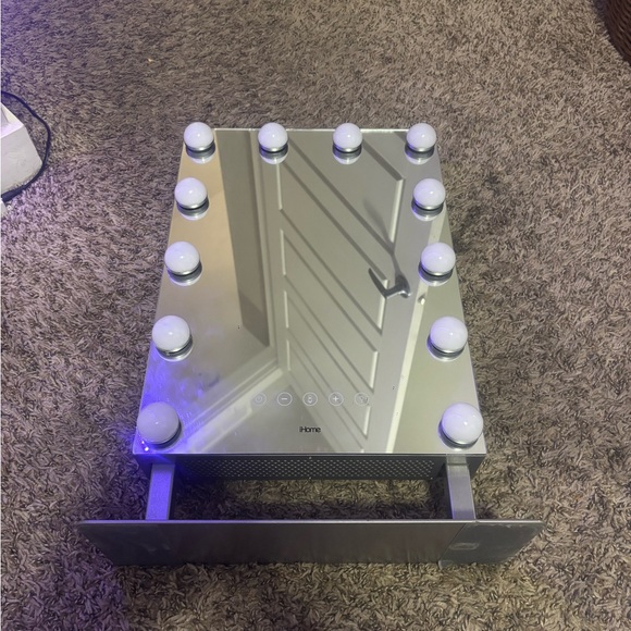 iHome Mirror - Picture 3 of 4